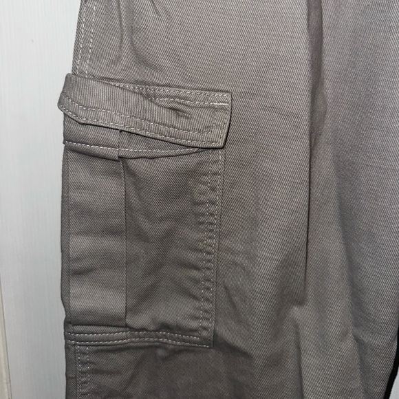 H&M Women’s Light Gray Cargo Pants - Picture 4 of 6
